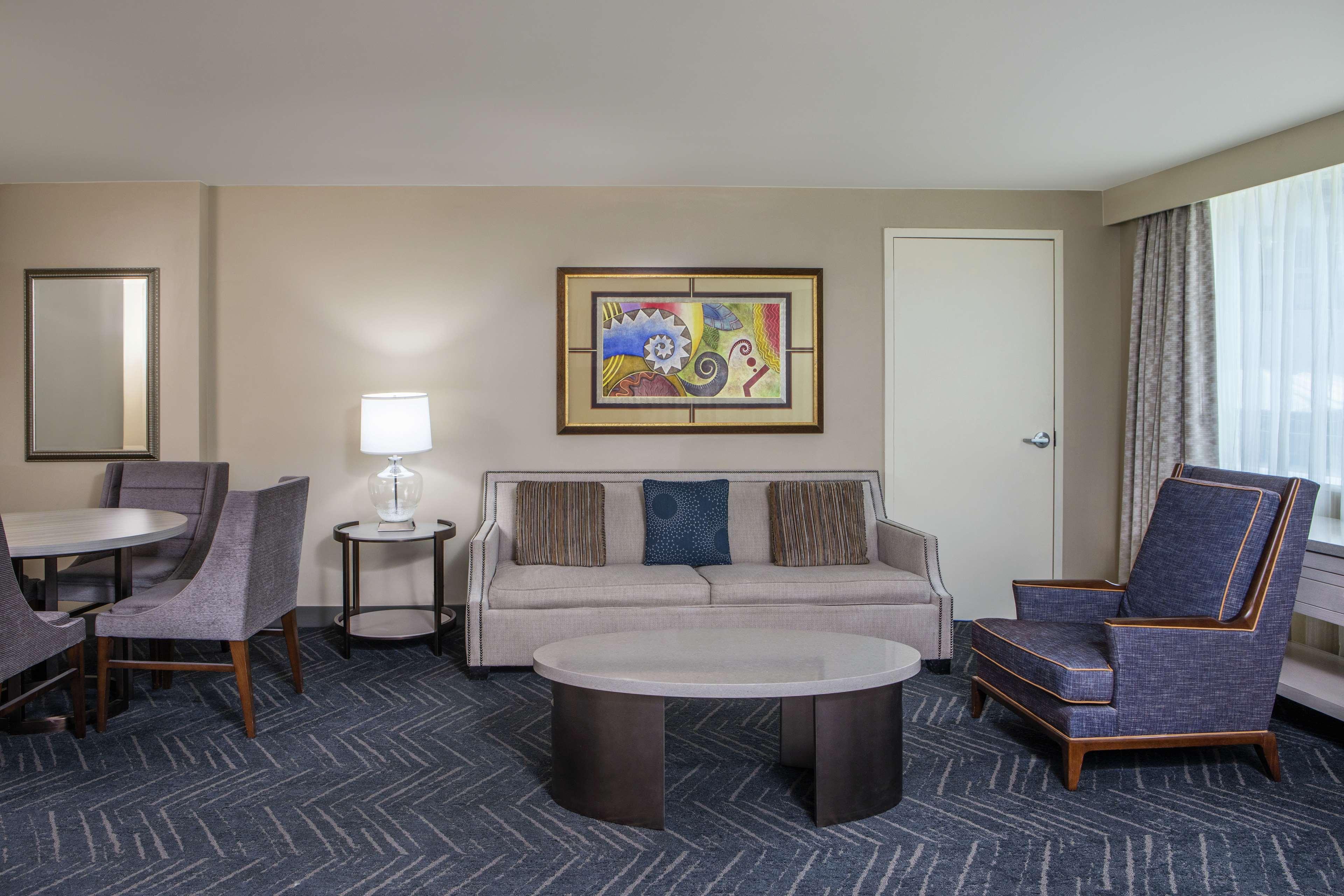 Doubletree By Hilton Hotel Nashville Downtown Exterior photo
