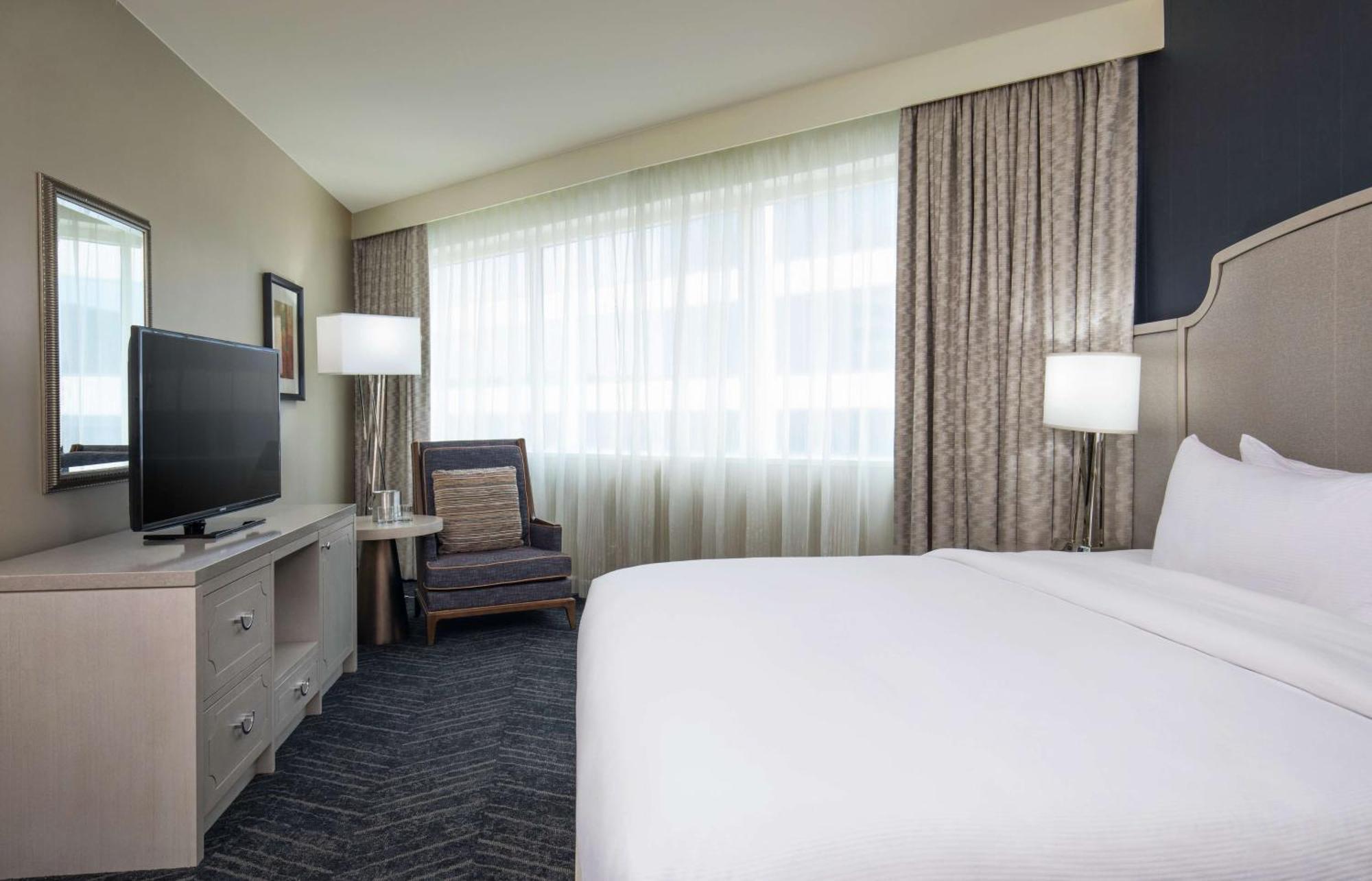 Doubletree By Hilton Hotel Nashville Downtown Exterior photo