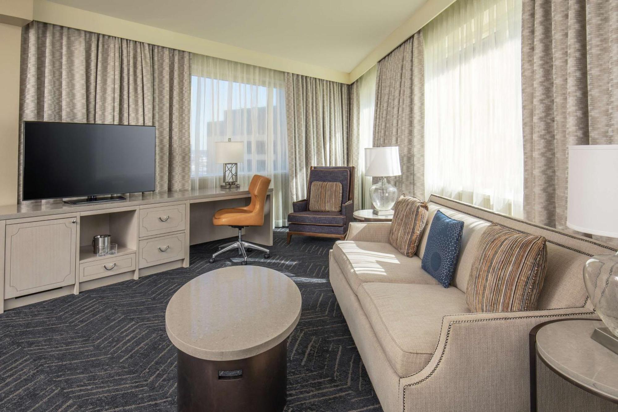 Doubletree By Hilton Hotel Nashville Downtown Exterior photo